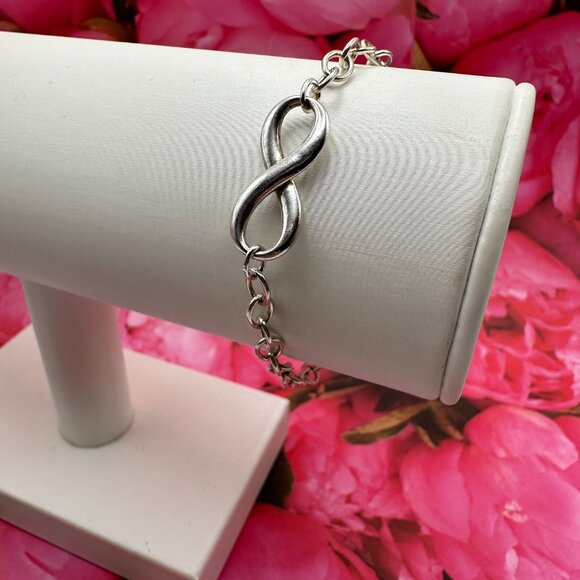 Tiffany & Co. Sterling Silver Infinity Bracelet. - Picture 5 of 15